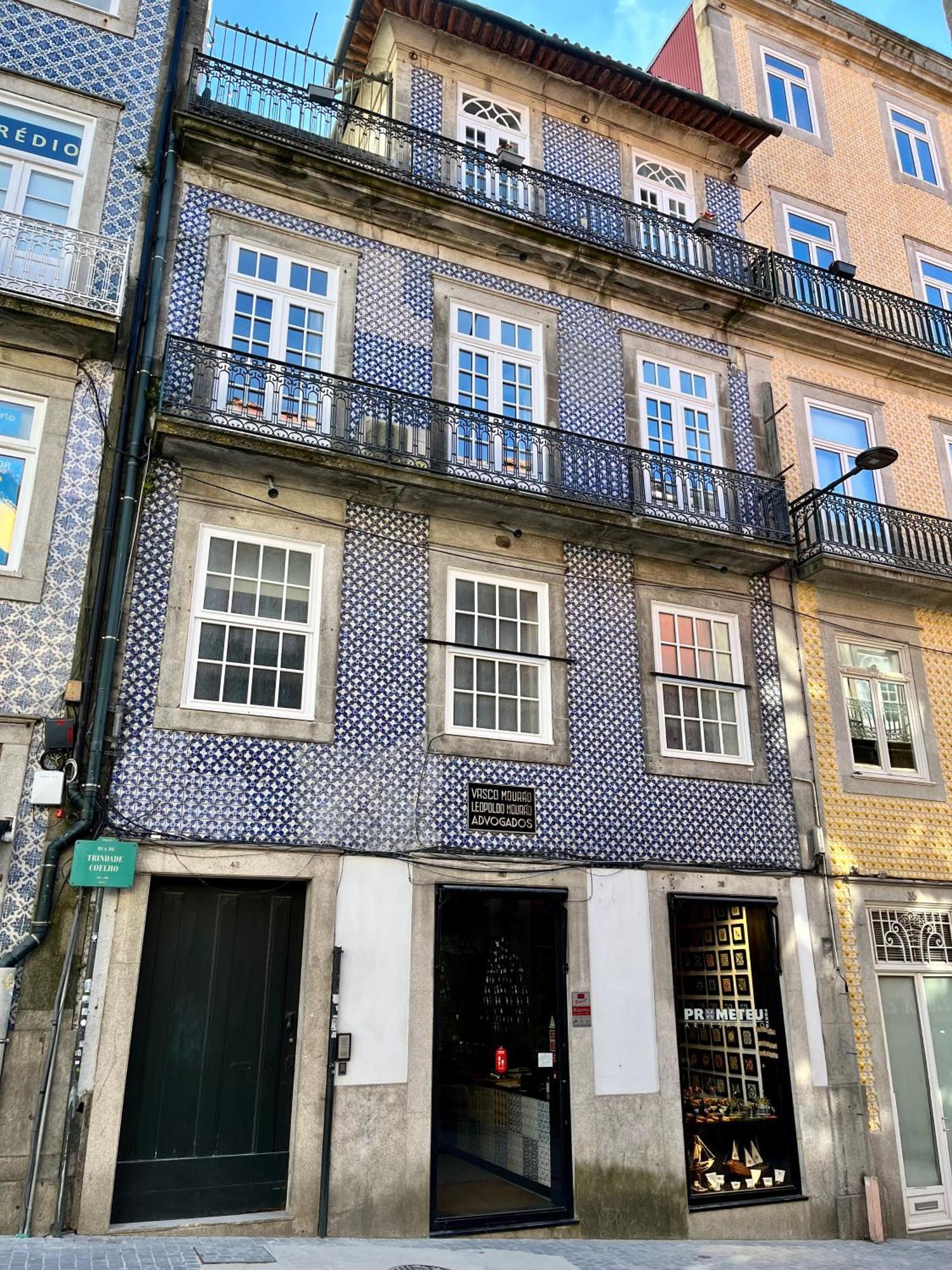 Historic Apartment At Cardosas With Balcony Porto Exterior foto